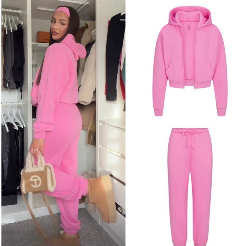 SKIMS 💖 2 PIECE COTTON FLEECE ZIP HOODIE & JOGGERS IN BUBBLEGUM PINK